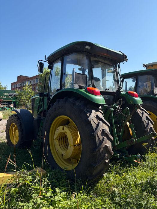 Трактор John Deere 6135B