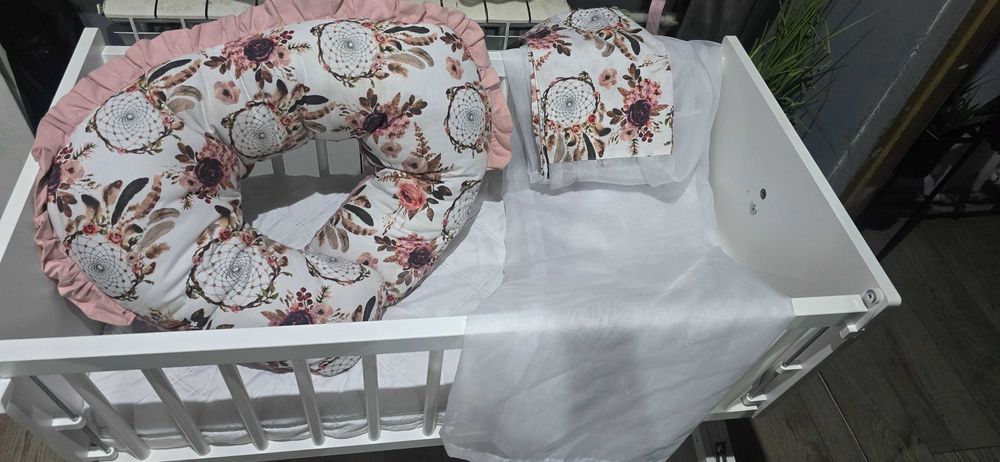 Kołyska dla dziecka z akcesoriami