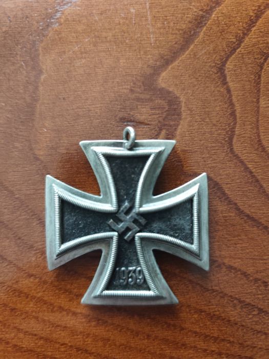Cruz de Ferro em bom estado
