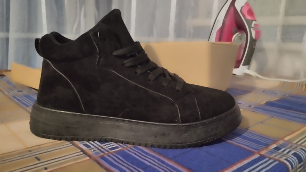 Продам красовки  ,нові ,розмір 41ціна 400 грн .