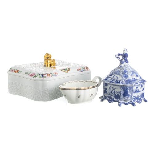 Porcelana - Caixa de tabaco caixa brasonada e molheira