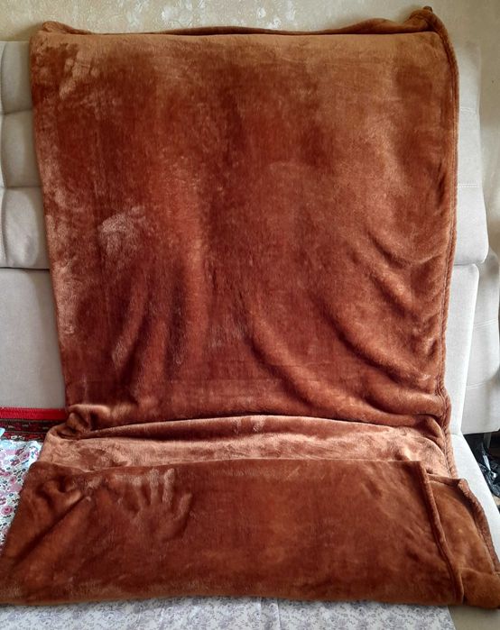 плед новый шоколадного цвета