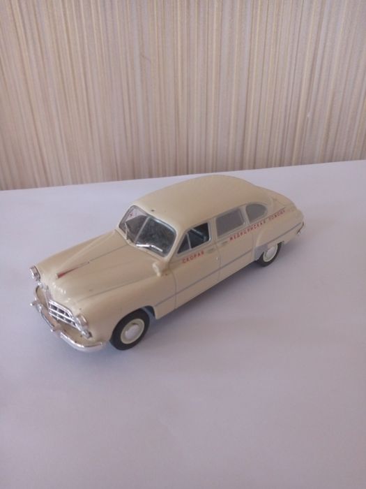 Моделі ретро-автомобілів від "Де Агостіні". 1:43