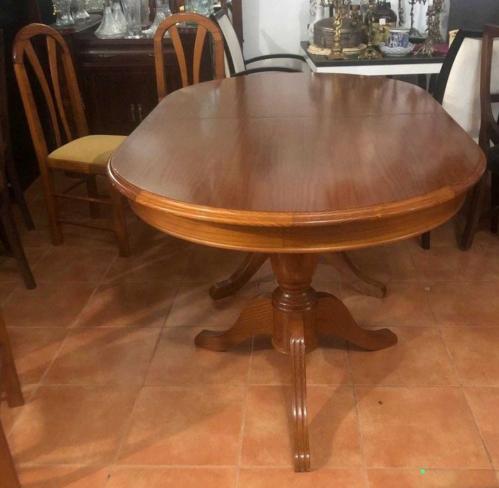 Mesa extensível com seis cadeiras