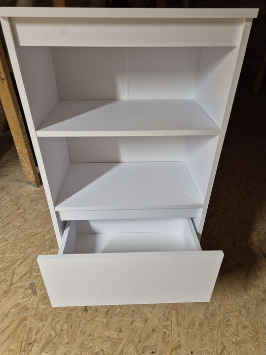 Rega biały z szufladą