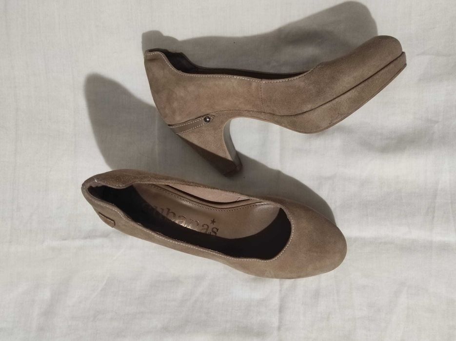 Sapatos da marca Cubanas