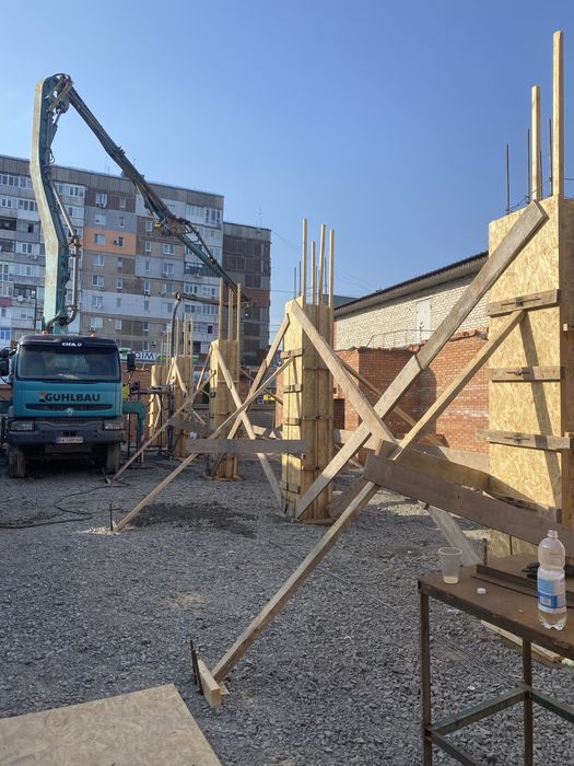 Монолітні роботи, бетон, фундамент, бут, опорні стіни колони армопояс.