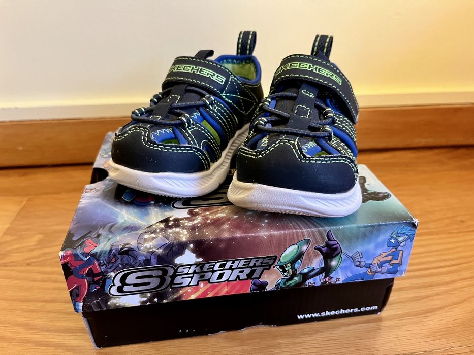 NOVAS - Sandálias Sketchers para criança