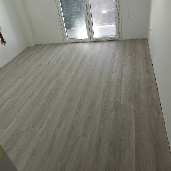 Chão Flutuante e pinturas