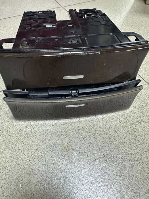 Попільничка/пепельница Mercedes GL 164  	A1648100130