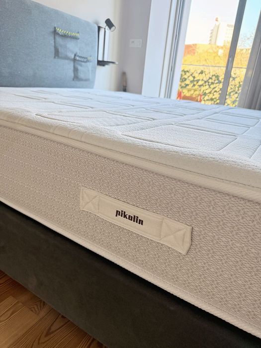 Sommier em pele cinza 160x200 c/ cabeceira forrada + colchão Pikolin