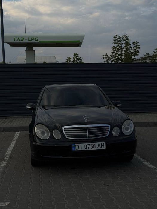 Mercedes-Benz E-Class W211