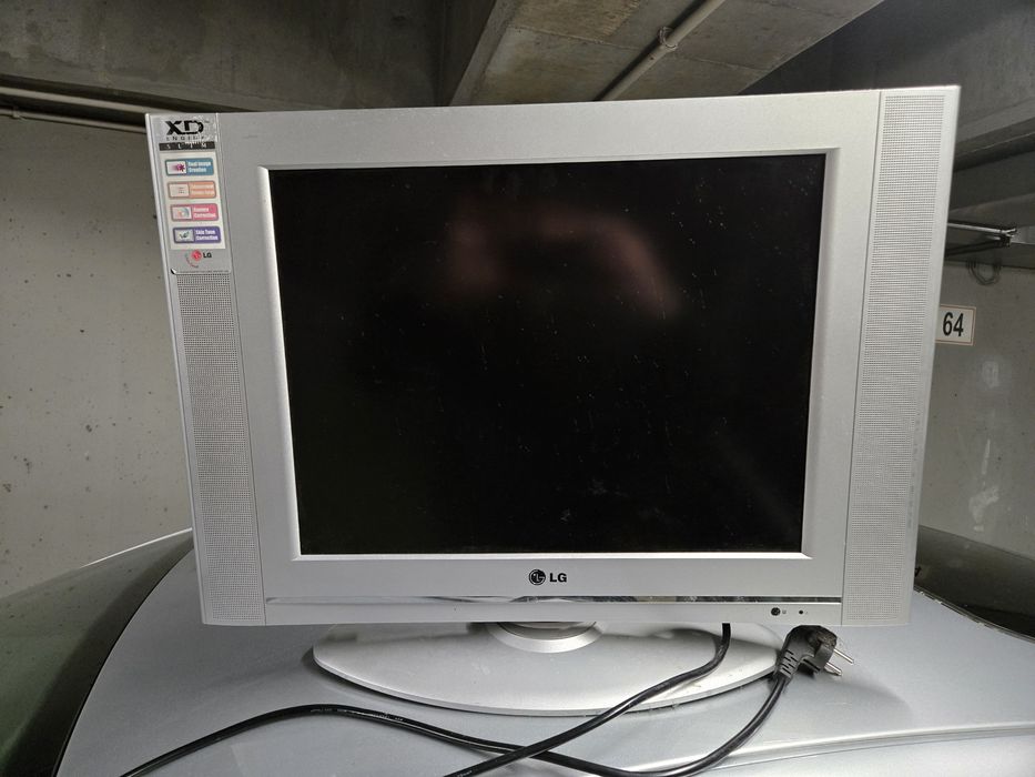 Telewizor LG z podstawą