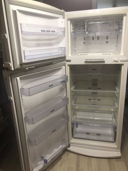 Продам холодильник Whirlpool