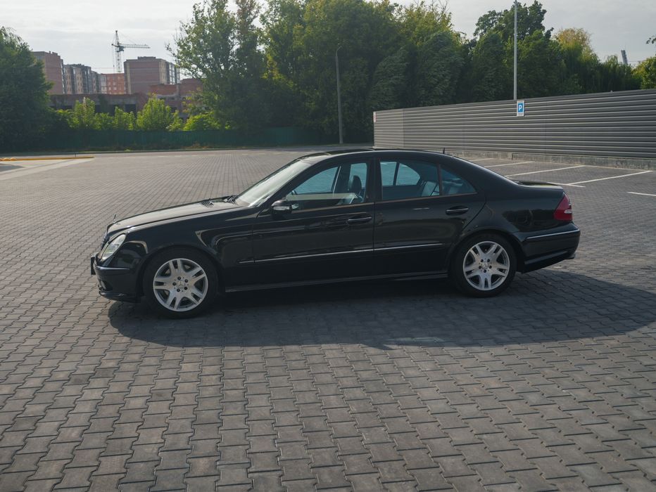 Mercedes benz w211 e500.