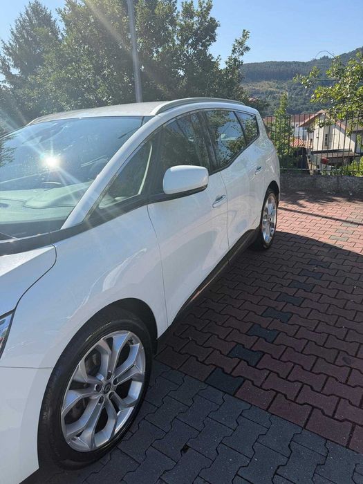 Vendo RENAULT SCÉNIC 7 lugares, excelente estado.