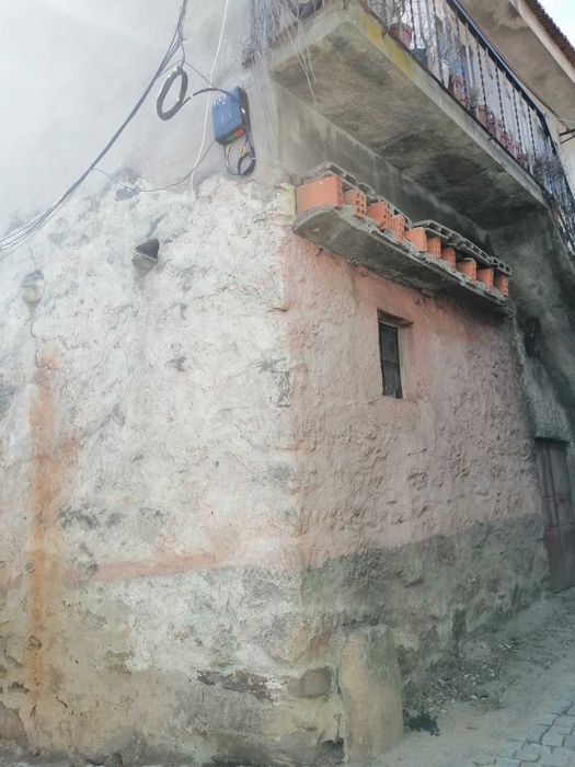 Moradia rústica centro aldeia de Lalim