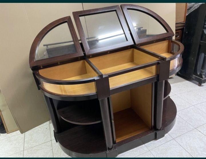 Magnífica Vitrine Expositor com Excelente Acabamento Desenho Exclusivo