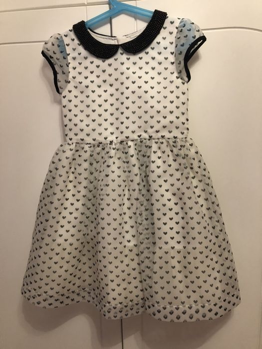 Next sukienka biała w czarne serduszka