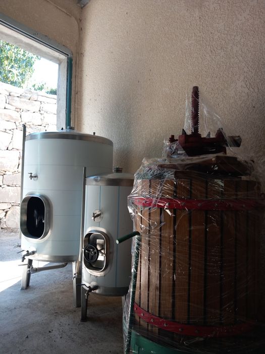 Depósito em inox de 500 litros para vinho