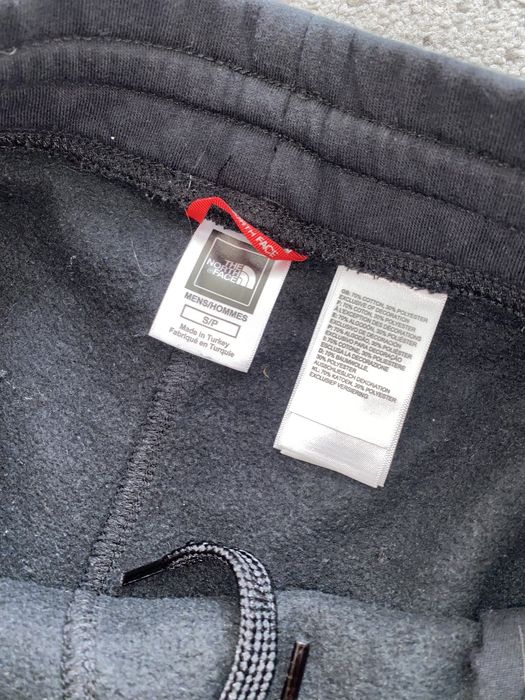 Штани The North Face чорного кольору С розмір