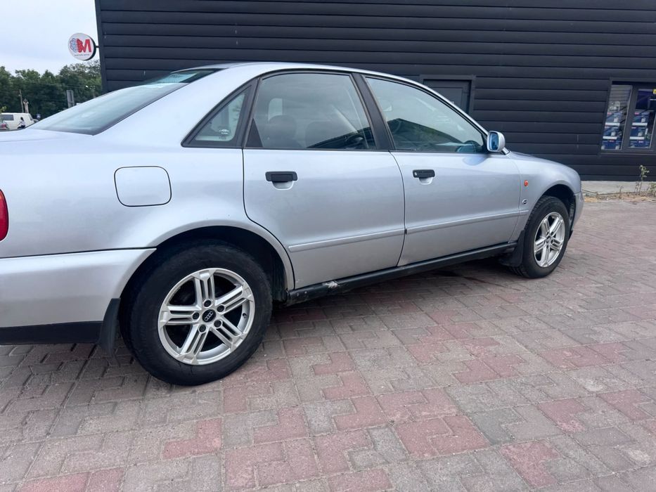 Продам ауді а 4 1996 року