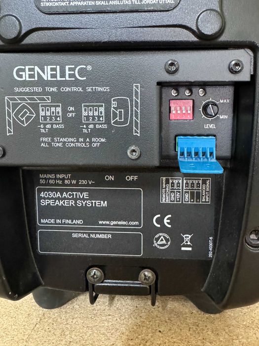 Colunas GENELEC 4030