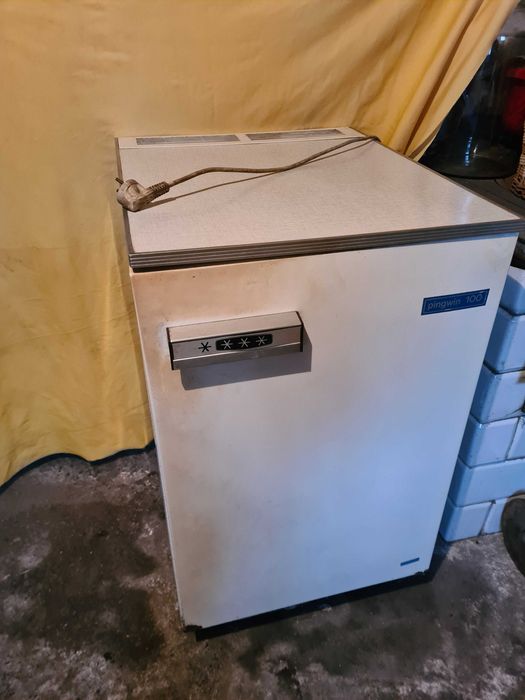 Stara zamrażarka PRL sprawna pingwin 100 biała 3 szuflady półki