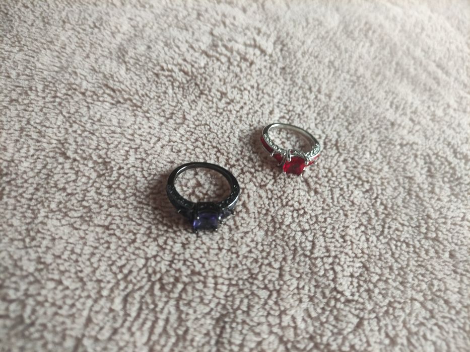 2 pierścionki na sprzedaż