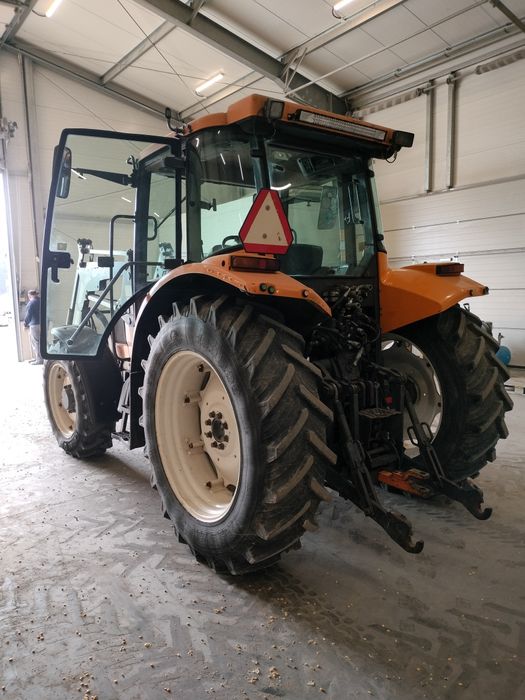 Ciągniki Renault Ares 610RZ z ladowaczem