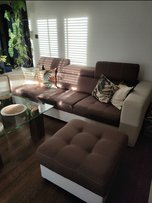 Dwie sofy i duża pufa dwa schowki