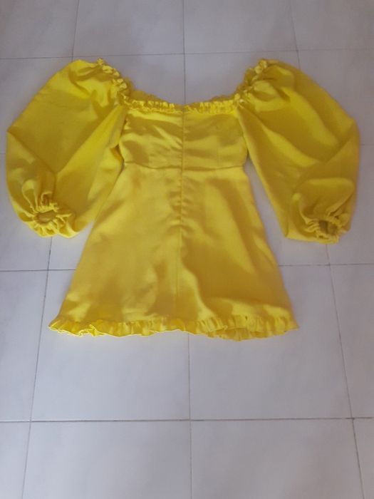 Vestido amarelo C/ manga larga ( Marca Cawé) C/ Novo