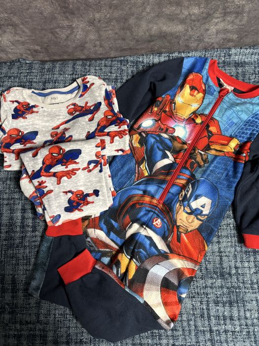 Комплект(флісовий чоловічок marvel,піжама людина-павук) на 5-6 років
