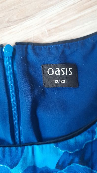 Przepiękna niebieska sukienka firmy Oasis rozmiar 12 /38