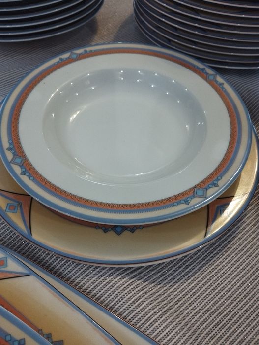 Sprzedam kompletną zastawę stołową Lubiana