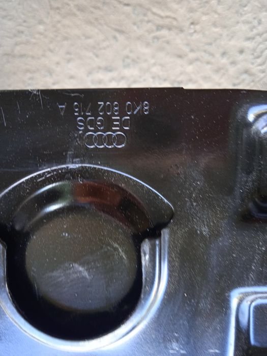 Кріплення запаски audi a4 b8 ,кришка акумулятора