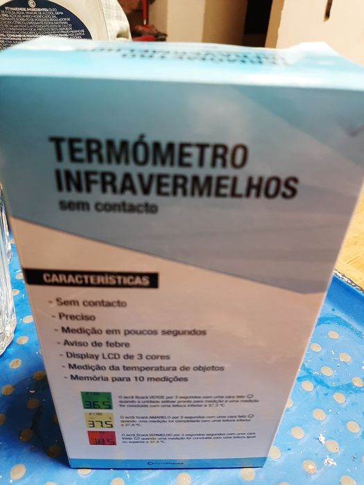 Termómetro de infravermelhos novo  em caixa