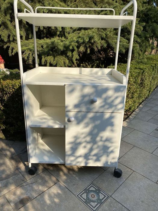 Продается столик косметологический