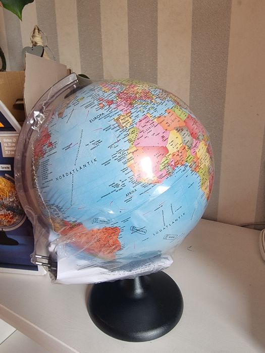 Nowy globus / lampka