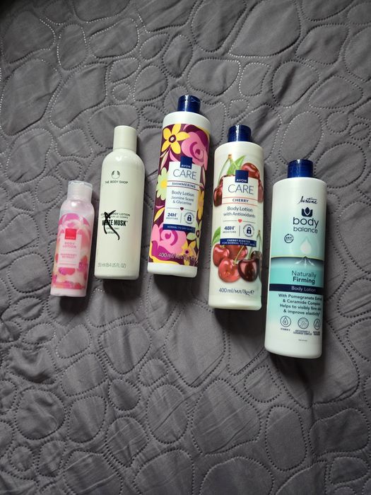 Balsam do ciała Ceramidy Granat 400ml AVON Justine  + GRATIS!