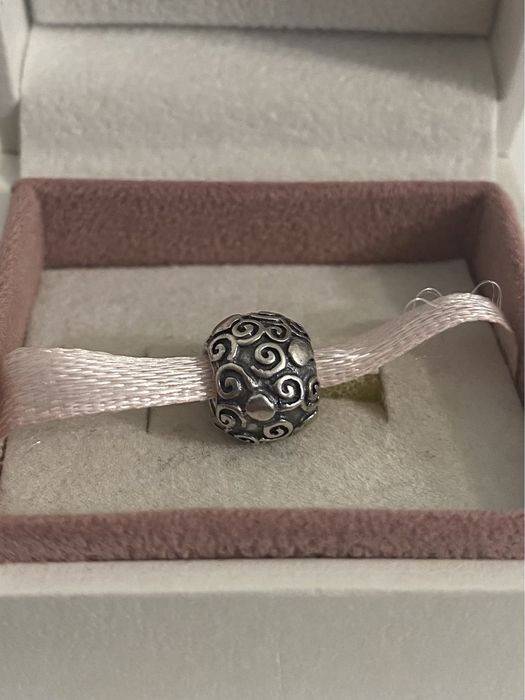 Kulkowy charms marki Pandora