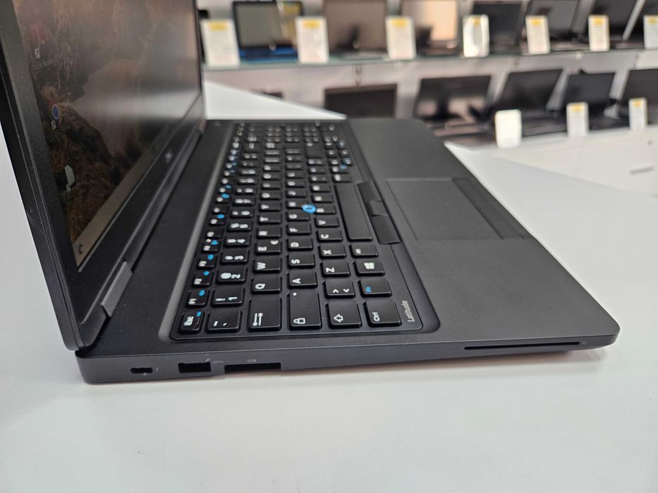 Laptop Dell Latitude 5580 Intel i5 Pamięć 16gb Dysk 256gb ssd Win11 Gw