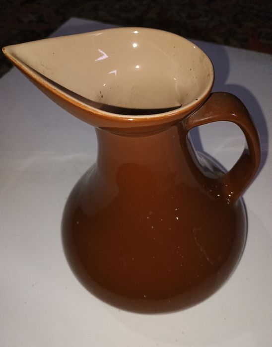 Керамічний кувшин.