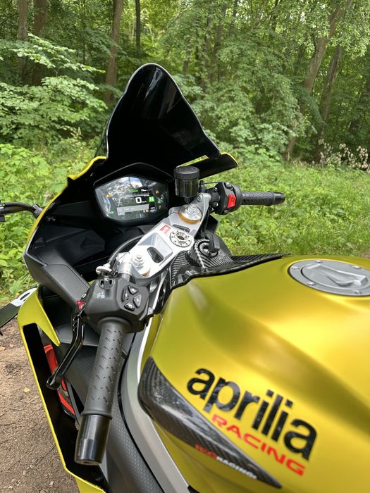 Aprilia rs 660 akrapovic acid gold