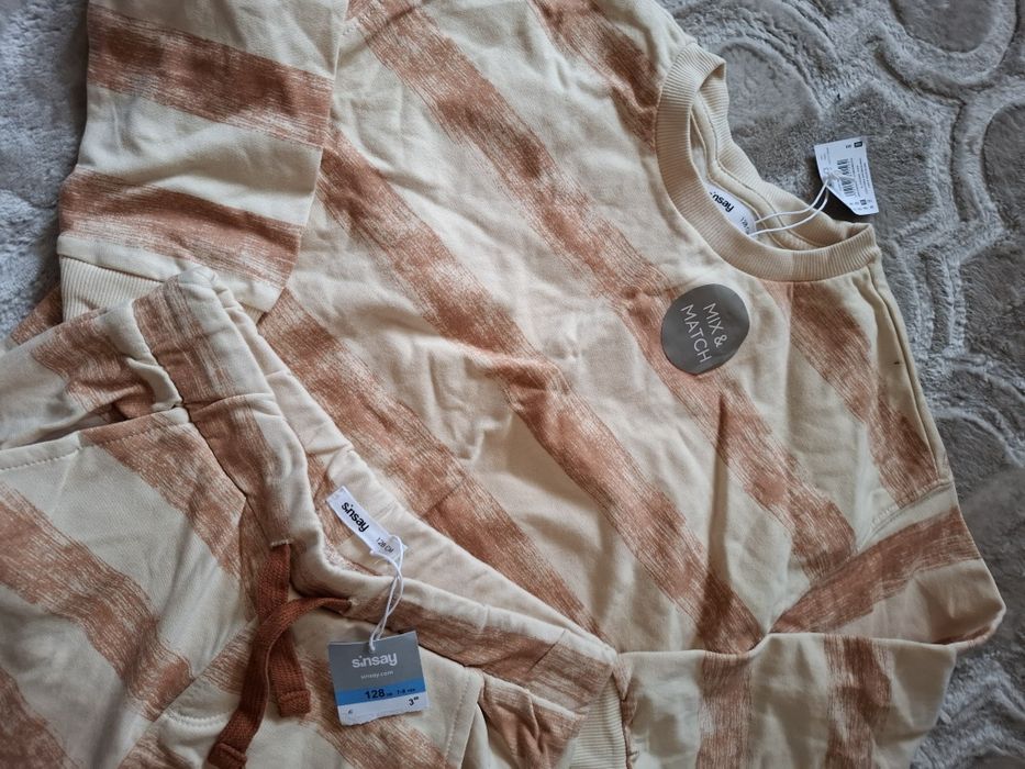 Dres chłopięcy r. 128 NOWY Sinsay