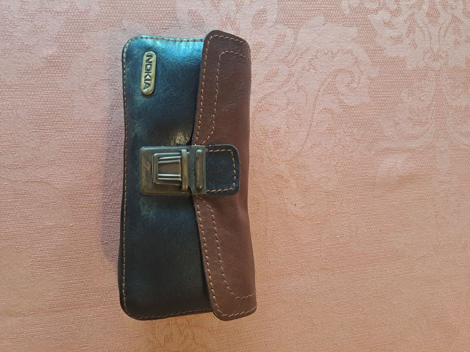 Bolsa para telemóvel  da Nokia, dá para por no cinto.