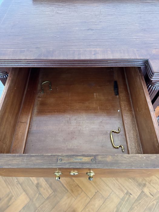 Aparador sideboard antigo com vitrine vidro facetado