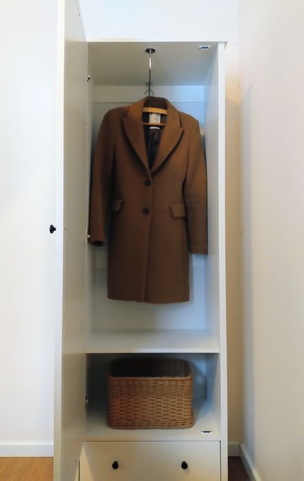 Biała szafa SAUDDE Agata Meble z lustrem