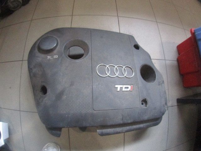 Cobertura do motor / blindagem superior do motor AUDI A4 (8D2, B5)