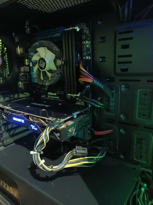 Komputer Gamingowy 16GB  RX 570 intel i5 SSD RGB czarny